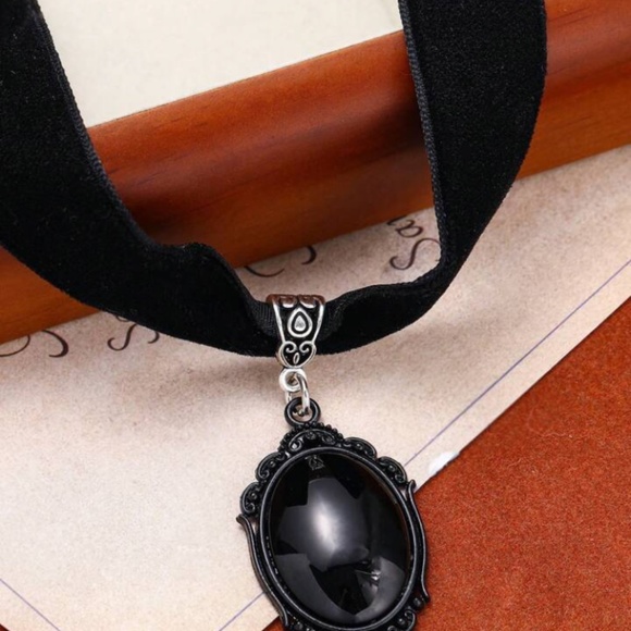 Gothic Vampire Pendant Choker Velvet Necklace For Women Fashion Pagan Witchcraft - Picture 2 of 3